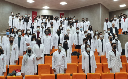 universitemiz-tip-fakultesi-ogrencileri-beyaz-onluklerini-giydi-4393
